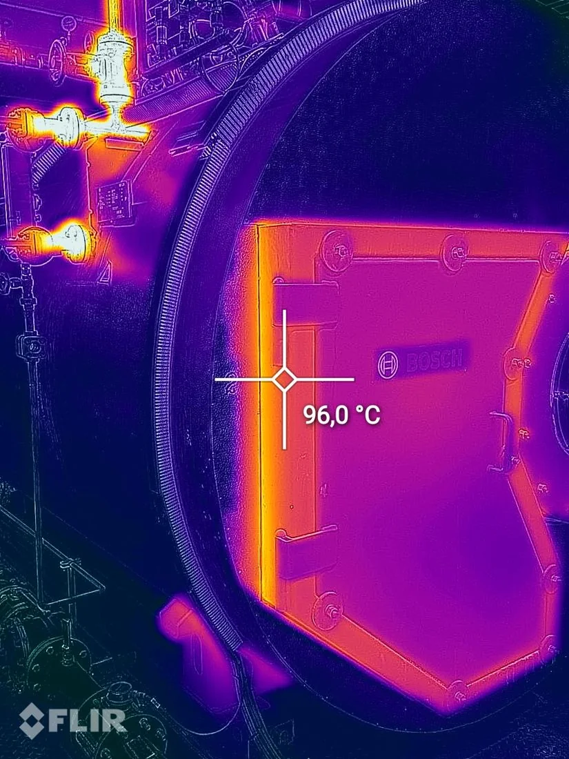 Thermogram of a bare Bosch boiler door reading 96.0 degrees