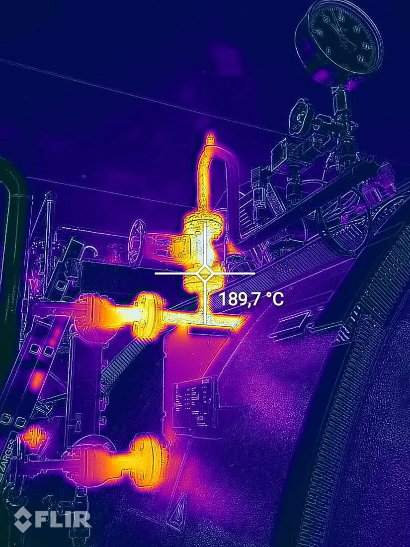 Radiometric thermogram of bare steam valves at 189.7 degrees