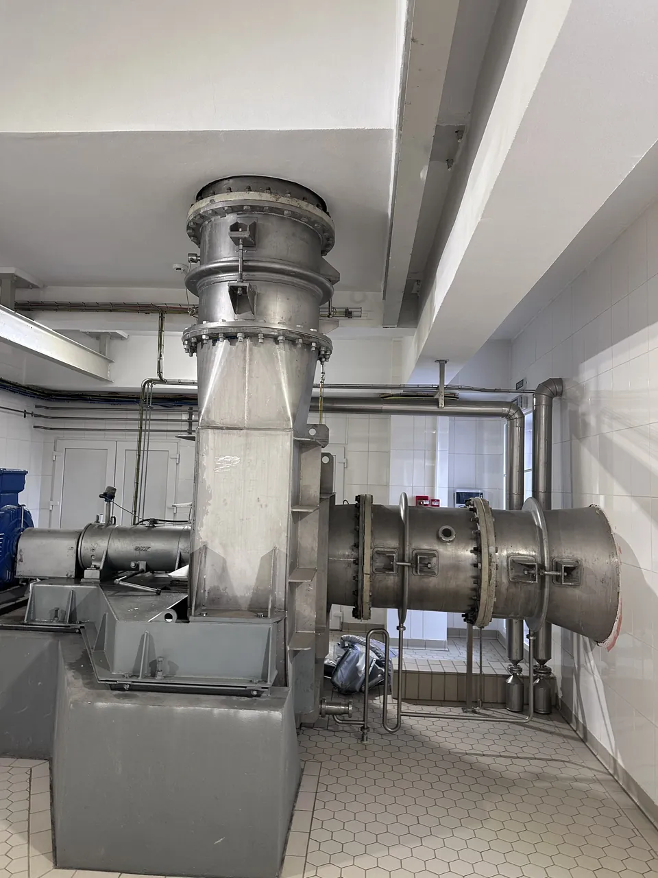 MVR fan, vertical vapour duct and suction duct in bare stainless steel before insulation