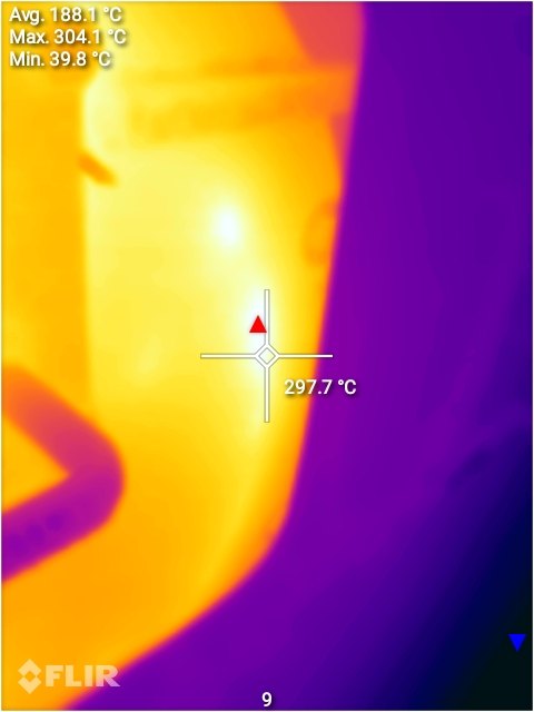 Bare combustion chamber behind the Cochran back plate, FLIR thermogram, spot 297.7 °C