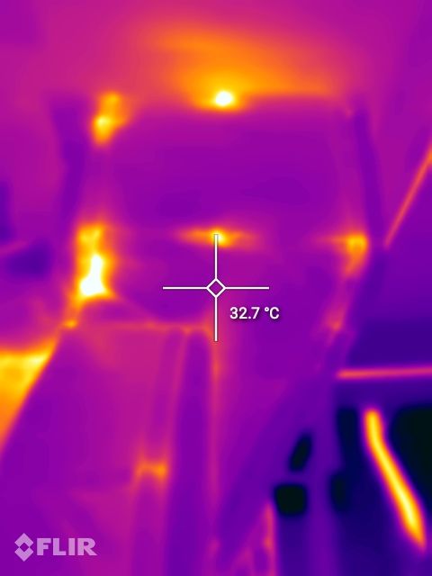 Economizer under Inzonex panels, FLIR thermogram at 33 °C