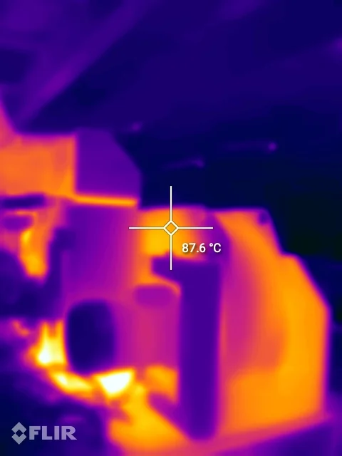 Thermogram of two uninsulated dryer modules radiating into the production hall, spot 143.2 C against building steel at 36 C
